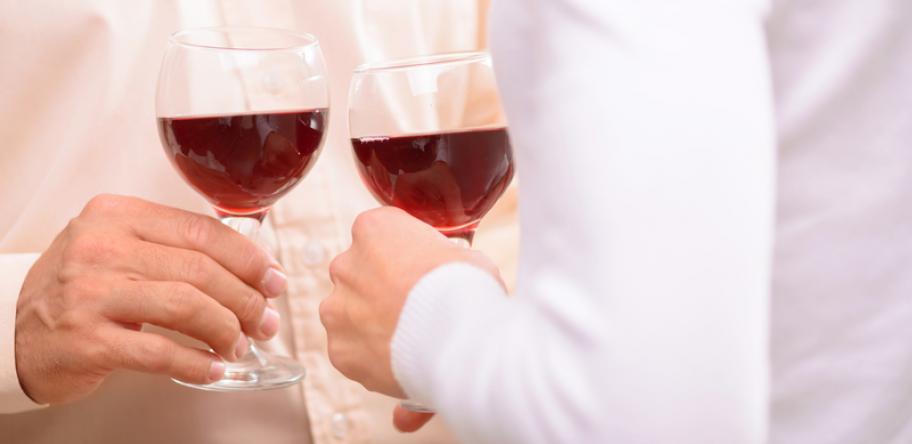 couple drinking wine